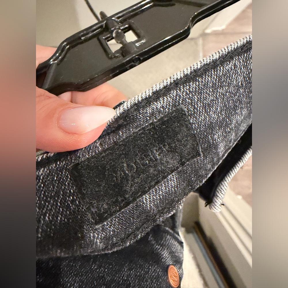 Stylish Black Flared Jeans - image 2